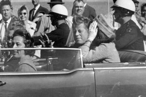 Kennedy Suikastının Gizemli Kadını: Babushka Lady Kimdir?